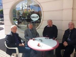 Bisikletin efsane isimleri çay molasında