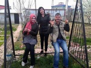 Zeki Dursun, çalışıyor, yiyor ve eğleniyor