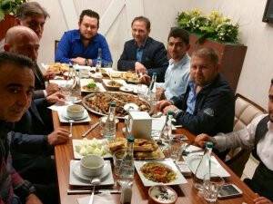 Karamercan’dan arkadaşlarına güveç ikramı