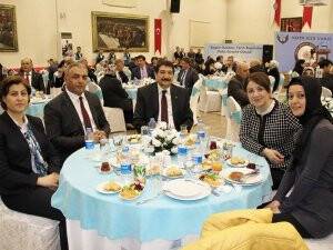 Şehit aileleri onuruna yemek