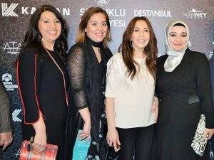 Zeliha Üzümcü ve arkadaşları defilede