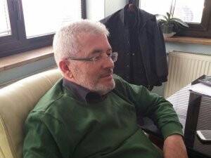 Orhan Gündüz dinleniyor