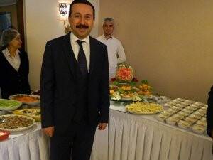 Rektör Hakkı Hoca yemek kontrolünde