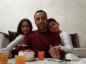 Hukukçu Özkan Öztürk’e yaş pastalı kutlama