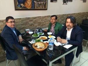Nazım Özcan ve arkadaşları Köfteci İbrahim Usta’da