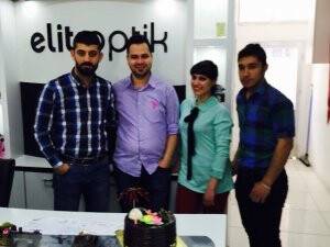 Elit Optik’te doğum günü kutlaması