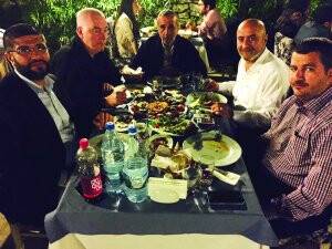 Mustafa Küçüksöker’in İzmir’de konukları var