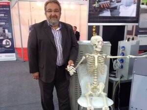 Necati Loras toprağın altından bir arkadaş bulmuş(!)