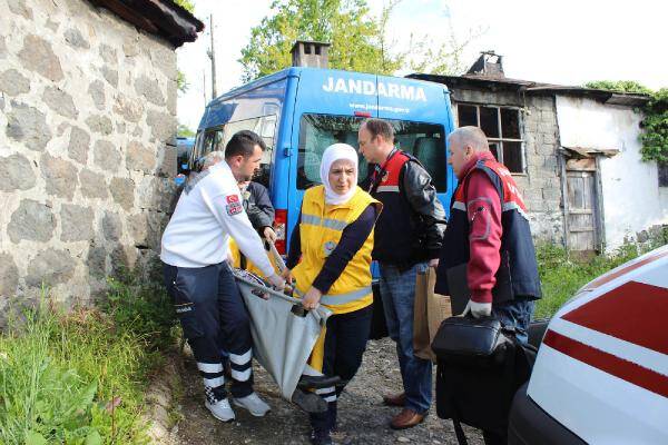Boşanmak isteyen eşini öldürüp intihar etti
