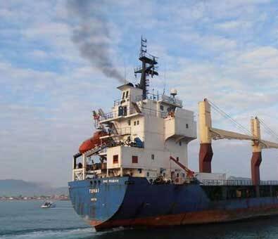 Türk gemisi bombalandı: 1 ölü