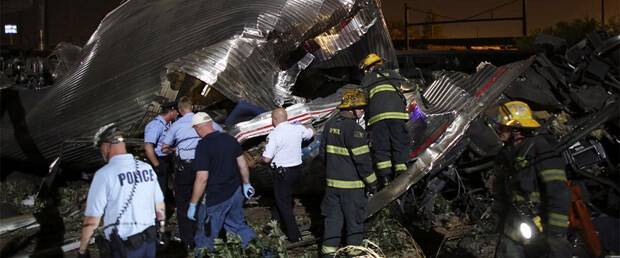 ABD'de 238 yolcusu olan tren kaza yaptı: 5 ölü