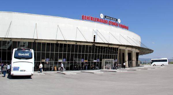 Burdur Otogarı'nın alçıpan tavanı çöktü
