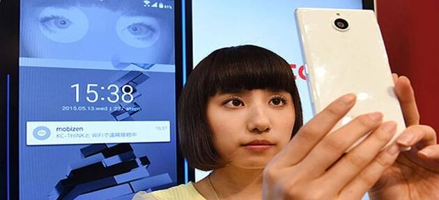 Bu telefon sizi gözünüzden tanıyacak!