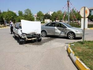 KONYA'DA TRAFİK KAZASI: 2 YARALI