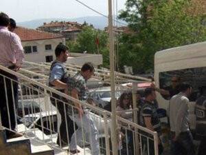 14 yaşındaki kıza tecavüz eden 18 kişi tutuklandı