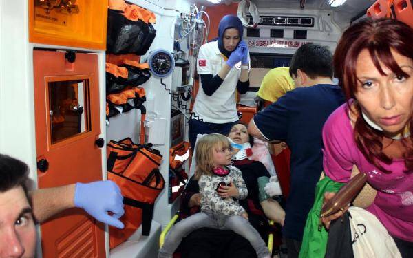 İzmit'te cip ile otomobil çarpıştı: 6 yaralı