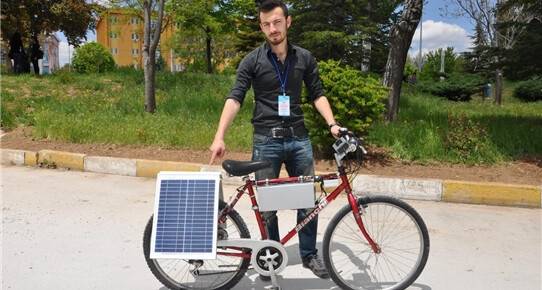 Güneş enerjisiyle çalışan bisiklet yaptı