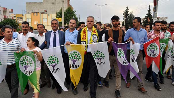 CHP'den aday olamayınca 200 kişi ile HDP'ye katıldı