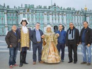 Kültür adamlarımız St Ptersburg’da Deli Patro’nun sarayında