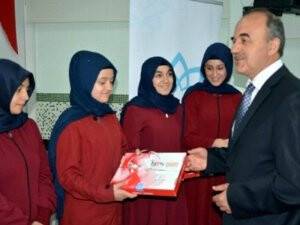Fatih Projesi kapsamında öğrencilere tablet dağıtıldı
