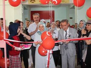 Hüsniye Erdoğan, Vakıfbank İmam Hatip’te sergi açtı