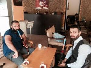Corridor Cafe’da dostlar buluşması