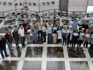 Mobil fotoğrafçılar sergi açtı