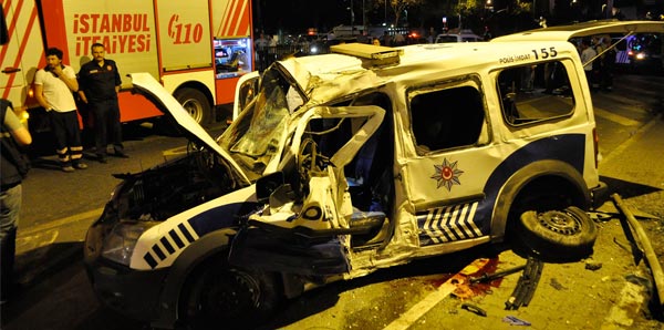 Polis aracı kaza yaptı: 1 şehit, 2 yaralı