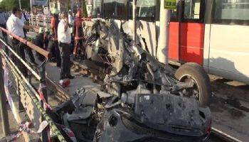 Tramvay Otomobili Biçti: 2 Yaralı