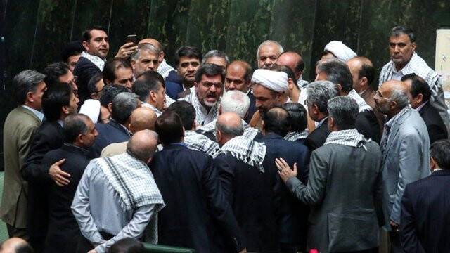 İran Meclisindeki Kavga İnternete Düştü