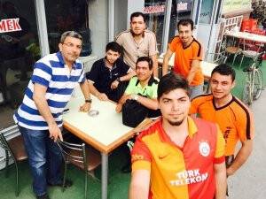 Abacı Etliekmek 1’den Cim-Bom özçekimi