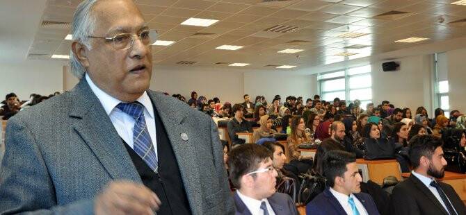 Prof. Dr. Türkmen’den Konferans
