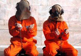 Doktor ve Hemşireler İşkenceye Ortak Oluyor