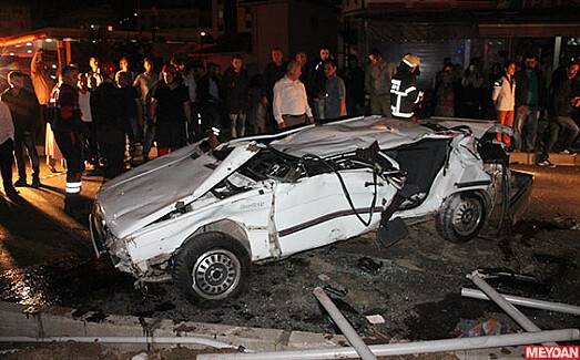 Köprüden uçan otomobildeki bir kişi ağır yaralandı
