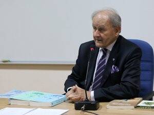 Prof. Dr. Sakaoğlu, ARÜ'de konferans verdi