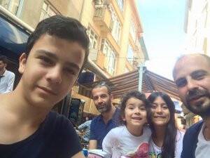 Erim ailesi İstanbul Pastanesi’nde