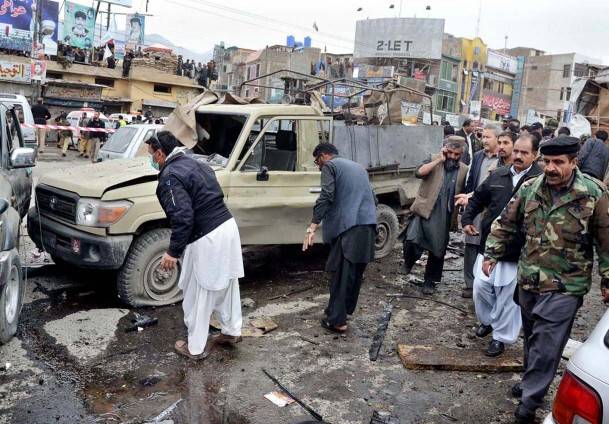 PAKİSTAN'DA ÖLÜ SAYISI ARTIYOR