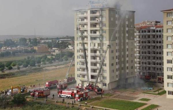 11 katlı binada çıkan yangın panik yarattı