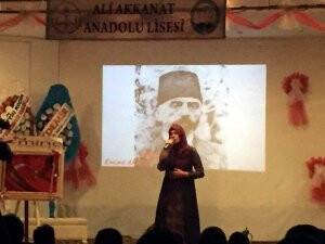 Lise Öğrencilerinden Şiir Dinletisi