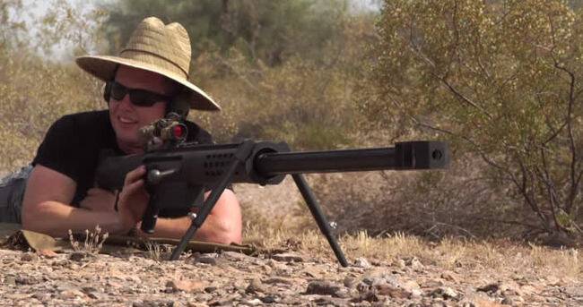 Efsane telefonu tüfekle vurdular, parmparça oldu