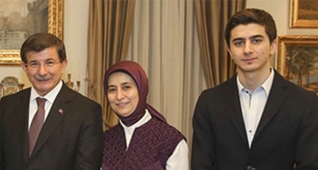 Başbakan Ahmet Davutoğlu'nun oğlu ilk kez oy kullandı