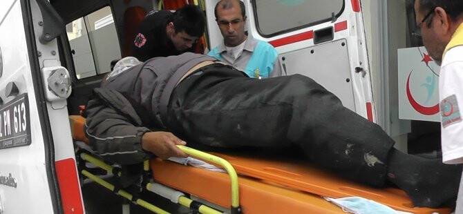 Motosiklet çöp kamyonuna çarptı: 1 yaralı