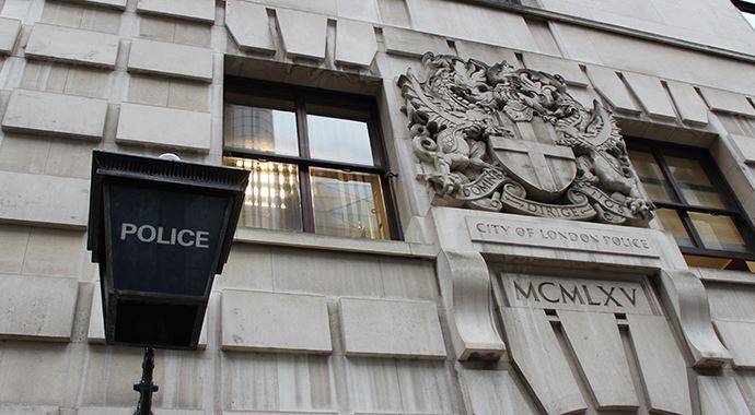 Londra'da Müslüman kadına saldırı