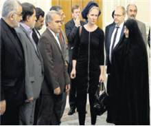 Hollandalı vekile kıyafet tepkisi