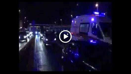 Tramvayın altında 25 metre sürüklendi
