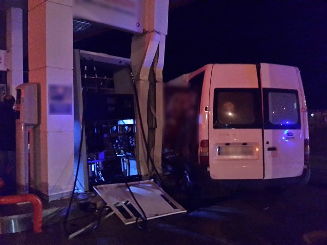 Minibüsle halk otobüsü çarpıştı: 2 yaralı