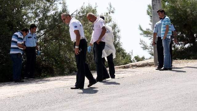 Emekli emniyet müdürü yol kenarında ölü bulundu