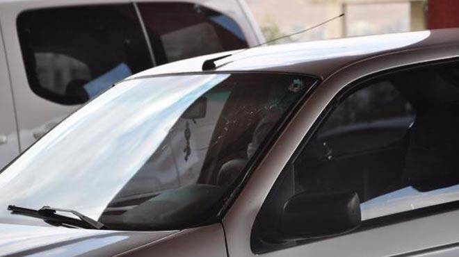Uzman çavuşun otomobiline ateş açıldı: 2 yaralı