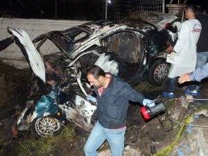 Otomobilin içinde yanarak can verdi