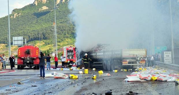 Bursa yolunda korkunç kaza! 1 ölü,20 yaralı